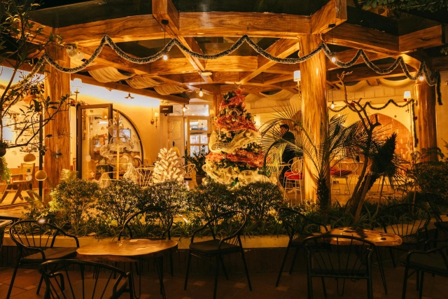 Seasonal and Holiday Decorations